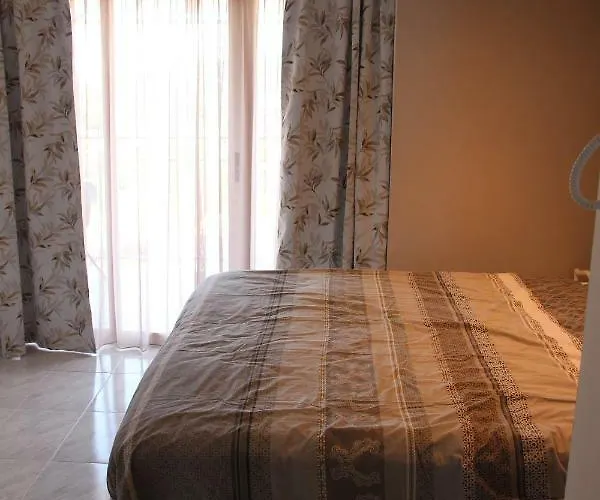 Appartement Ely Palace 8-2/1 *